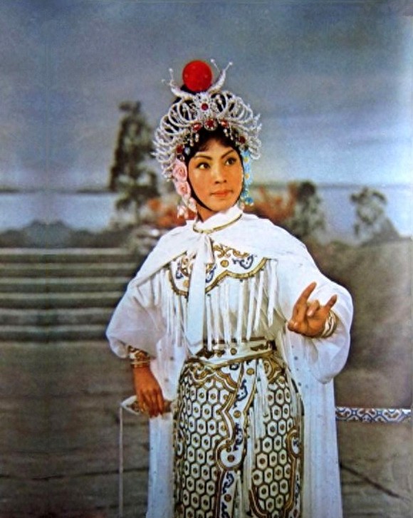 李炳淑老照片：《龙江颂》中江水英 78岁仍美丽 与丈夫恩爱一辈子