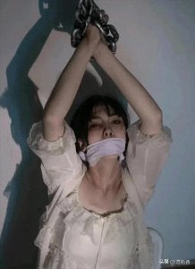 ​广东一位28岁女子因出轨被发现，其丈夫情绪失控竟当场发怒