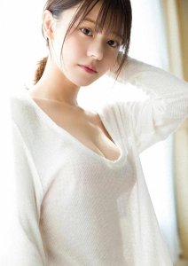 ​椛岛光，身材与颜值的完美融合，写真界的璀璨新星