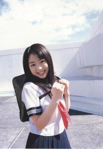 ​峯岸南：珠圆玉润的性感女神，闪耀于舞台与写真集的双重魅力