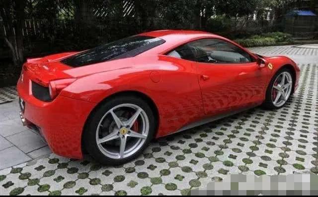 郑凯演员个人资料简介 精致猪猪男孩贴面膜一张128元，住200平方的豪宅，他有多少钱