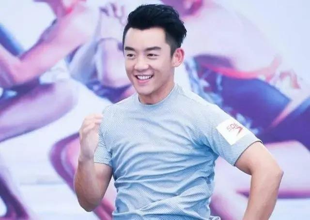 郑凯演员个人资料简介 精致猪猪男孩贴面膜一张128元，住200平方的豪宅，他有多少钱