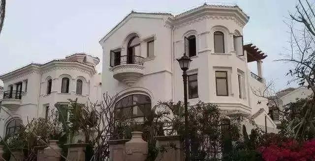 郑凯演员个人资料简介 精致猪猪男孩贴面膜一张128元，住200平方的豪宅，他有多少钱