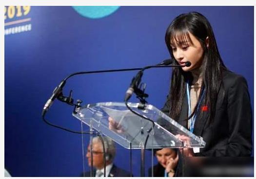 参加国剧庆典的女演员郑爽:天鹅颈蝴蝶背,身上自带光芒