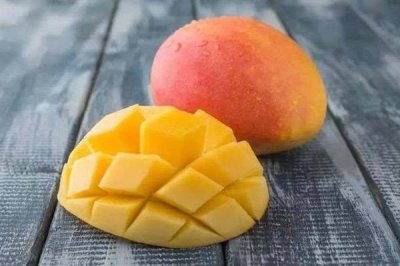 ​吃芒果能喝酒吗(吃芒果可以喝酒吗?)