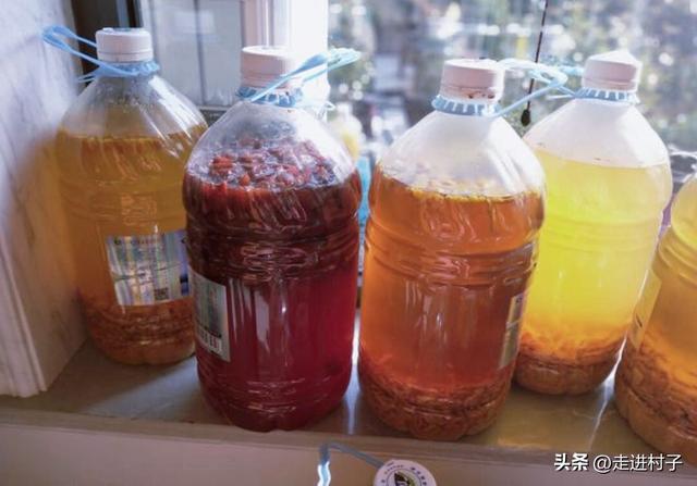 鸡粪发酵菌剂制作方法（发酵鸡粪还在撒菌粉）(5)