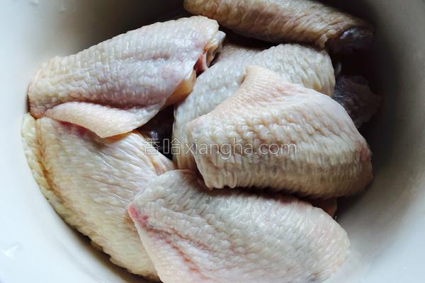 家常蜜汁鸡翅最简单做法(10分钟焖出一锅嫩滑爆汁的鸡翅)(2)