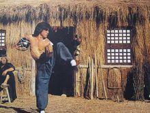 成龙演的动作大片都有哪些（成龙经典影集你看过多少）(2)