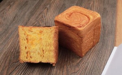 ​吐司和面包的辨别，吐司是面包的一种（长周围顶形）