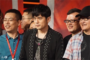 知名歌手娃娃参加中国新歌声却没有人转身，那英：要是我的话多尴