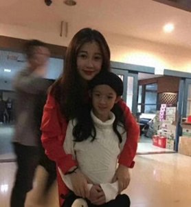 ​八年前的黄杨钿甜和现在对比 网友： 女大十八变