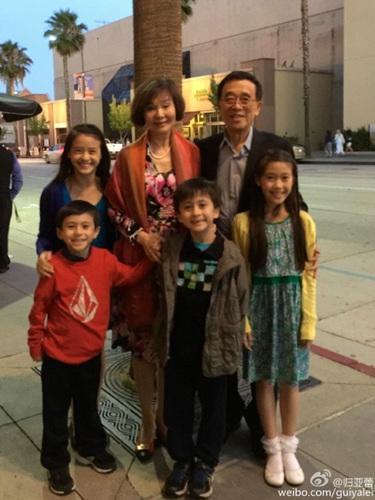 归亚蕾丈夫简历(72岁归亚蕾全家近照)(4)