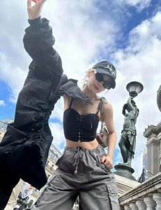 ​24岁宋雨琦内衣外穿，性感又妩媚，美出新高度