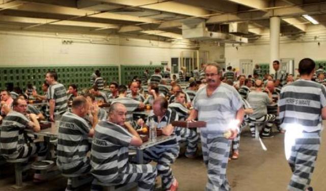 监狱里的犯人每天吃什么饭?里面的伙食好不好?看完长见识了!