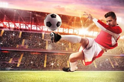 ​踢足球是用脚的哪个部位踢 看具体情况