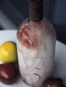 ​葡萄酒能冰了喝吗(葡萄酒可以冰起来喝吗)