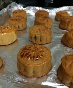 ​月饼皮太粘是什么原因,广式月饼的饼皮为什么要放进冰箱醒发