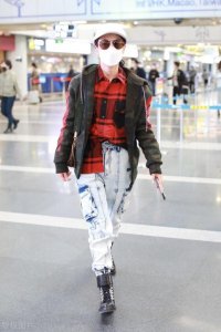 ​格子衫配什么外套_黄圣依格子衬衣搭配