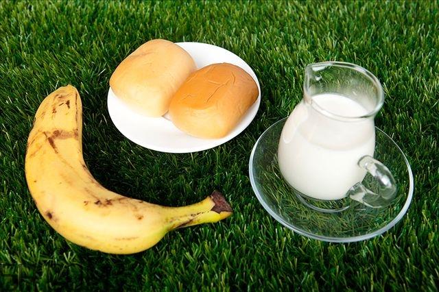 吃饭前喝酸奶还是饭后 晚上喝酸奶效果最佳 吃饭前喝酸奶还是饭后 晚上喝酸奶效果最佳