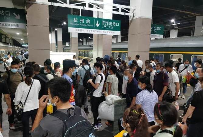 杭州火车站离哪个高铁站近