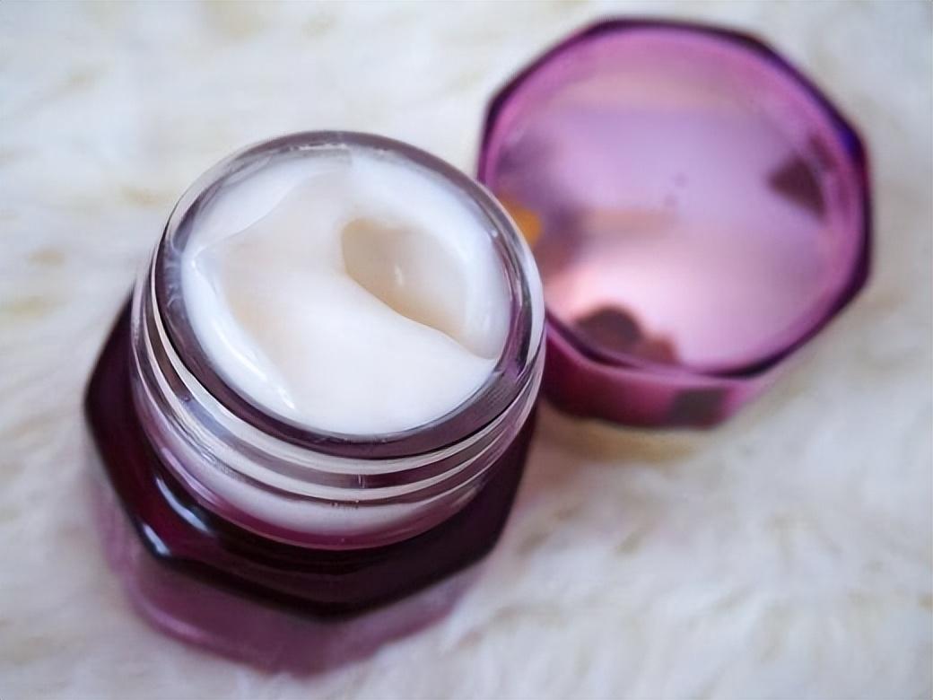 祛除黑眼圈和细纹的眼霜(眼霜什么牌子的好用)