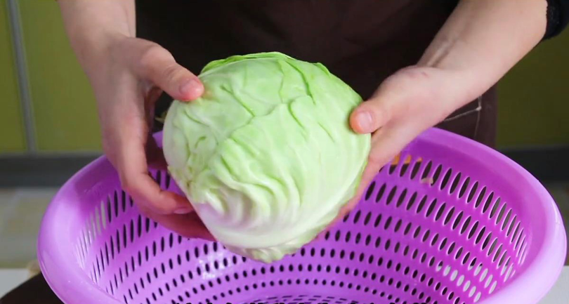 包菜怎样炒好吃又简单,爆炒包菜的家常做法