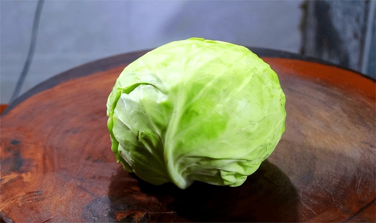 包菜怎样炒好吃又简单,爆炒包菜的家常做法