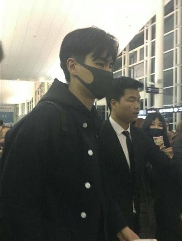 好多人说胡一天很帅, 来看看别人镜头下的他是不是真的那么帅?