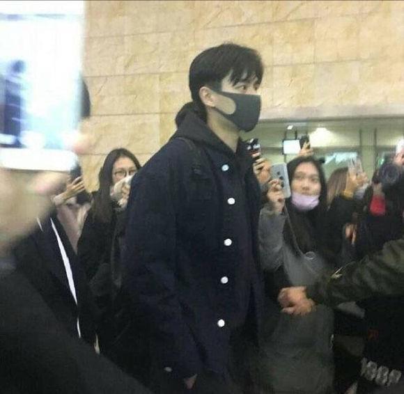 好多人说胡一天很帅, 来看看别人镜头下的他是不是真的那么帅?