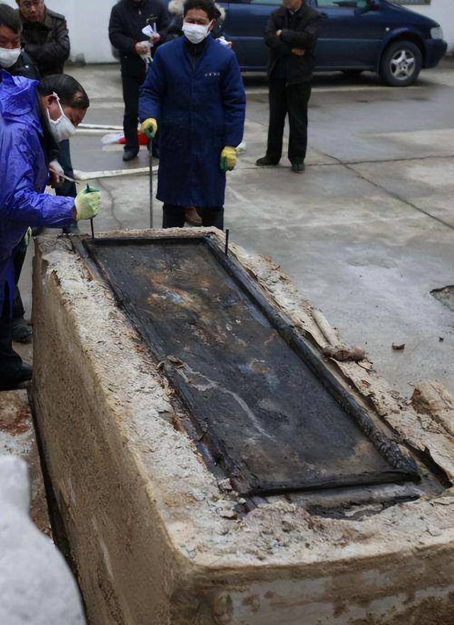 江苏发现无名女尸(江苏挖出诡异女尸)(14)