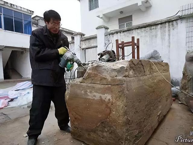 江苏发现无名女尸(江苏挖出诡异女尸)(6)