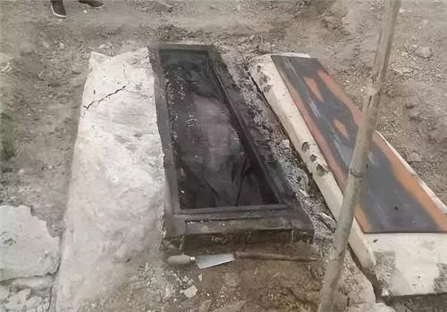 江苏发现无名女尸(江苏挖出诡异女尸)(7)