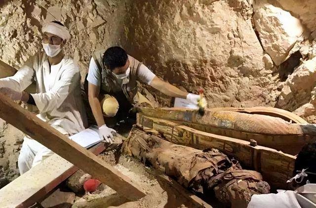 江苏发现无名女尸(江苏挖出诡异女尸)(4)