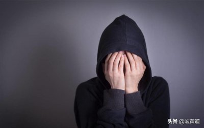 ​夹完腿为什么一跳一跳的(你知道夹腿综合征吗？有什么害处？)