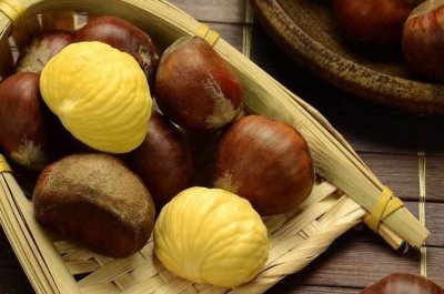 ​怎样快速去板栗壳？剥壳前先做这一步，3秒钟剥一个