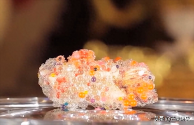 ​舍利子是什么东西?(为什么高僧火化后会有舍利子，而普通人却只有骨灰)