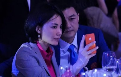 ​王菲谢霆锋分手最新消息(曝53岁王菲与谢霆锋分手后)