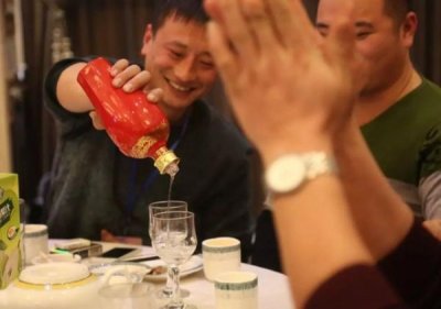 ​红酒干红要加饮料，红酒干红要加饮料喝吗