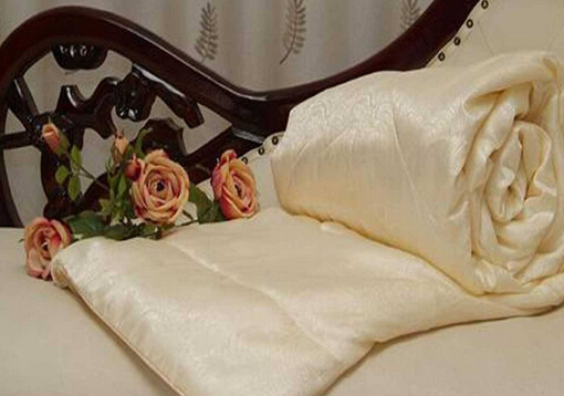 蚕丝被如何清洁保养?蚕丝被的好处