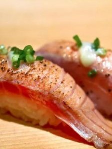 ​寿司怎么吃(剩下的寿司怎么吃)