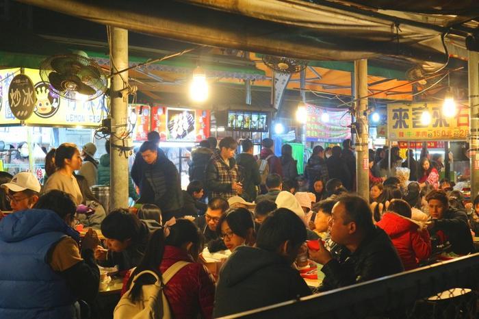 台湾高雄的瑞丰夜市,本地人爱去的高人气夜市