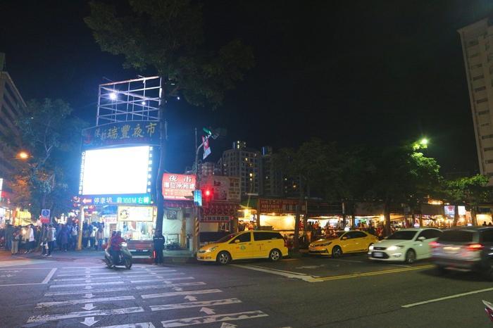 台湾高雄的瑞丰夜市,本地人爱去的高人气夜市