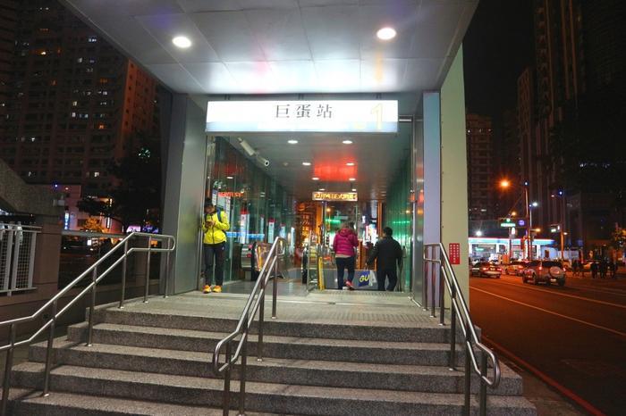 台湾高雄的瑞丰夜市,本地人爱去的高人气夜市