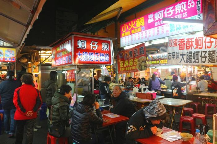 台湾高雄的瑞丰夜市,本地人爱去的高人气夜市