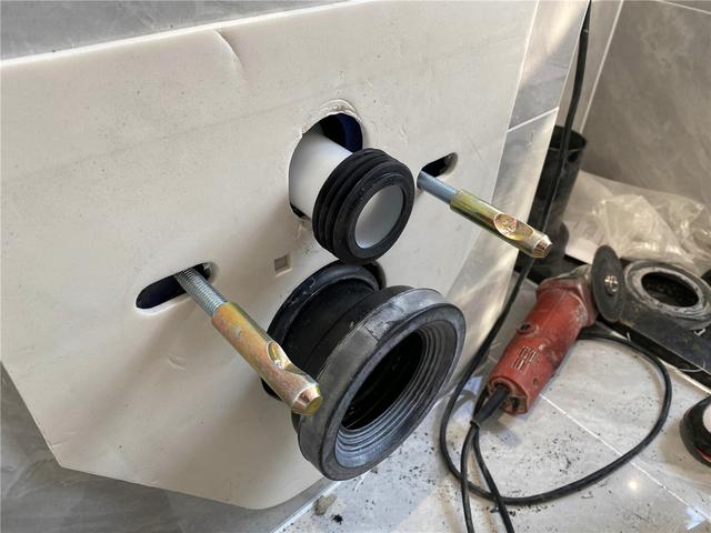 如何安装壁挂入墙式马桶注意事项(自己独立安装壁挂马桶遇到的那些坑)(52)