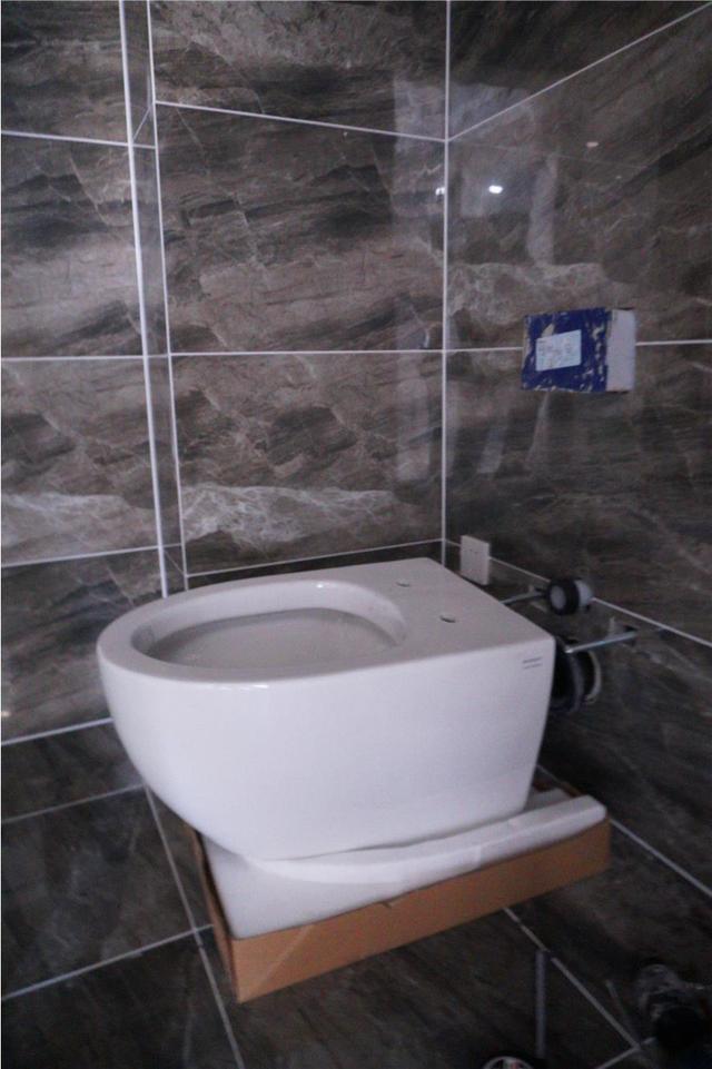 如何安装壁挂入墙式马桶注意事项(自己独立安装壁挂马桶遇到的那些坑)(39)