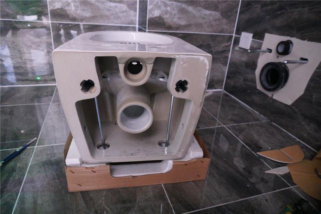 如何安装壁挂入墙式马桶注意事项(自己独立安装壁挂马桶遇到的那些坑)(51)