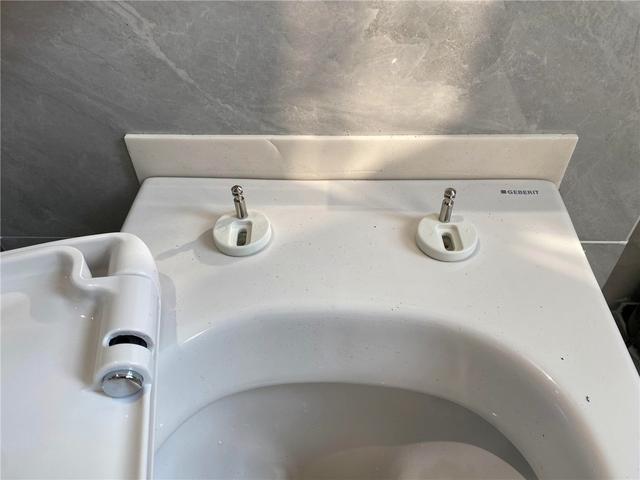 如何安装壁挂入墙式马桶注意事项(自己独立安装壁挂马桶遇到的那些坑)(55)