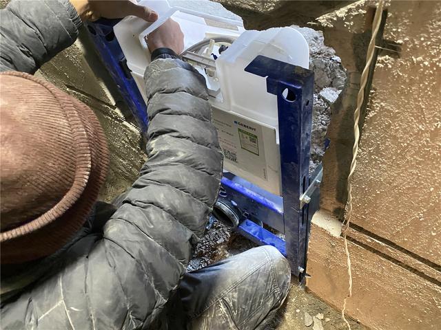 如何安装壁挂入墙式马桶注意事项(自己独立安装壁挂马桶遇到的那些坑)(29)