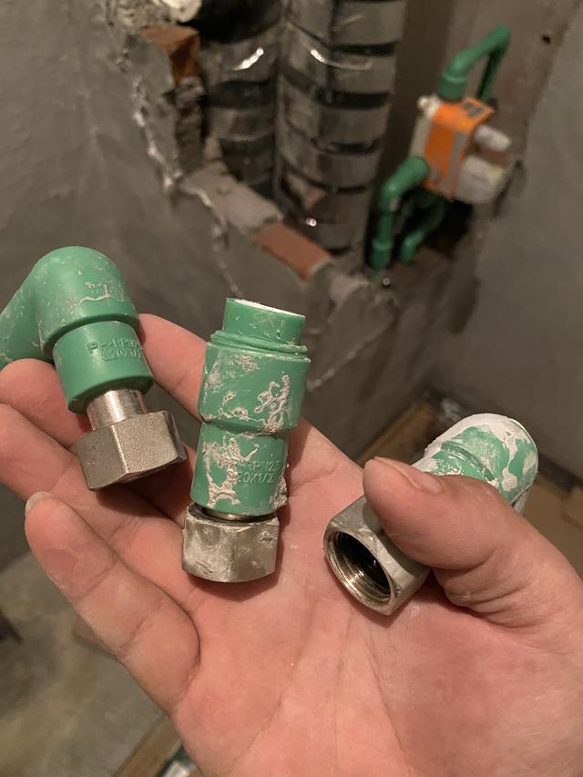 如何安装壁挂入墙式马桶注意事项(自己独立安装壁挂马桶遇到的那些坑)(32)